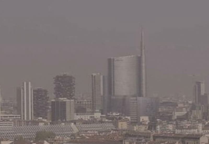 Milano, sorpresa smog: nel 2018 micropolveri per la prima volta entro i limiti (ma occhio ai camini)